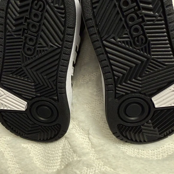 NEW Adidas Kids Black and White Sneakers
Toddler Little Boys 8 - Picture 5 of 5